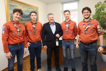 Obisk skavtov, Luč miru iz Betlehema 02 Foto Ljubo Vukelič